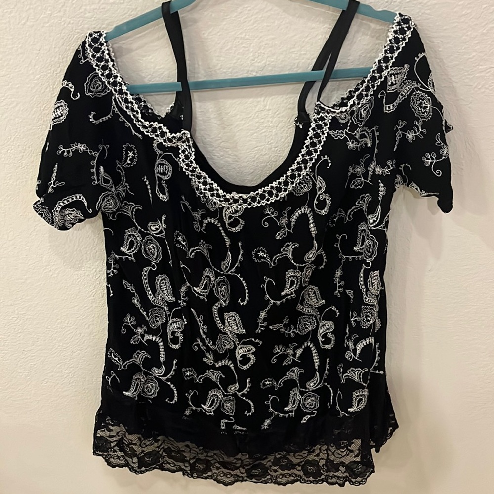 Cold shoulder tank top black with white embroidered detailing